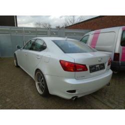 schadeauto lexus is 350