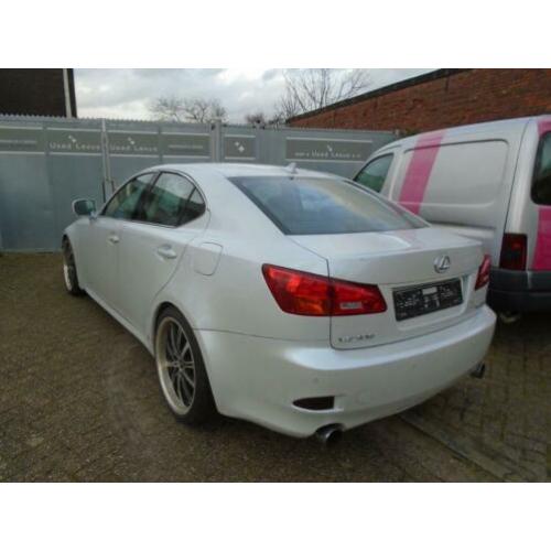 schadeauto lexus is 350