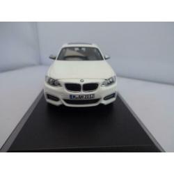 BMW 2 series Coupe Wit van Minichamps voor BMW 1/43