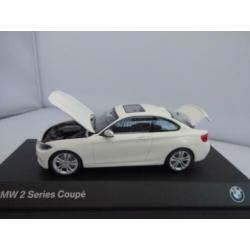 BMW 2 series Coupe Wit van Minichamps voor BMW 1/43