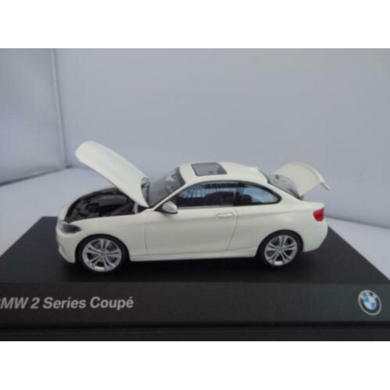 BMW 2 series Coupe Wit van Minichamps voor BMW 1/43