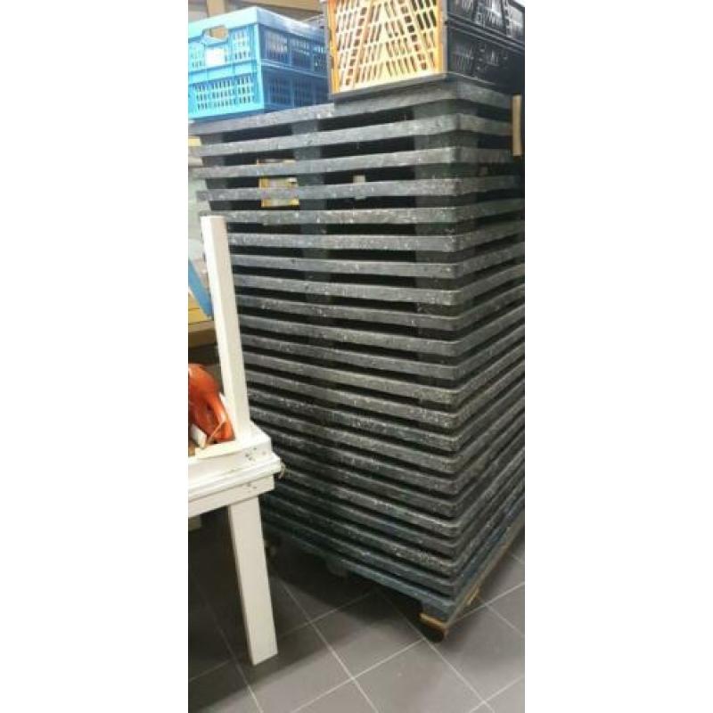 Stapelbare kunststof pallets voor voortent vlonder