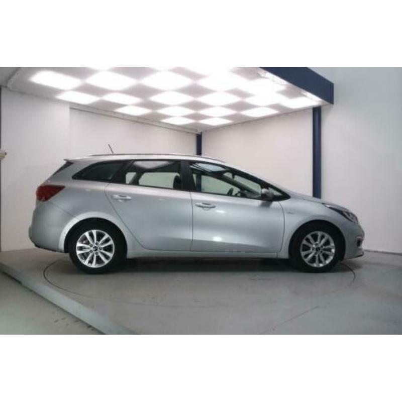 Kia cee'd Sportswagon 1.6 GDI First Edition + Camera + Navi