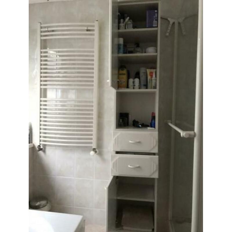 Mooi badkamermeubel en radiator ook apart te koop zie foto's