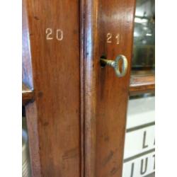 Vintage/Industriële houten schoolkast,Antieke buffetkast