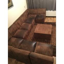 Bank bruin 8 units en hocker met 2 stoelen voor €200