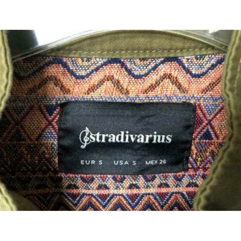 Canvas jas Stradivarius Ibiza look.