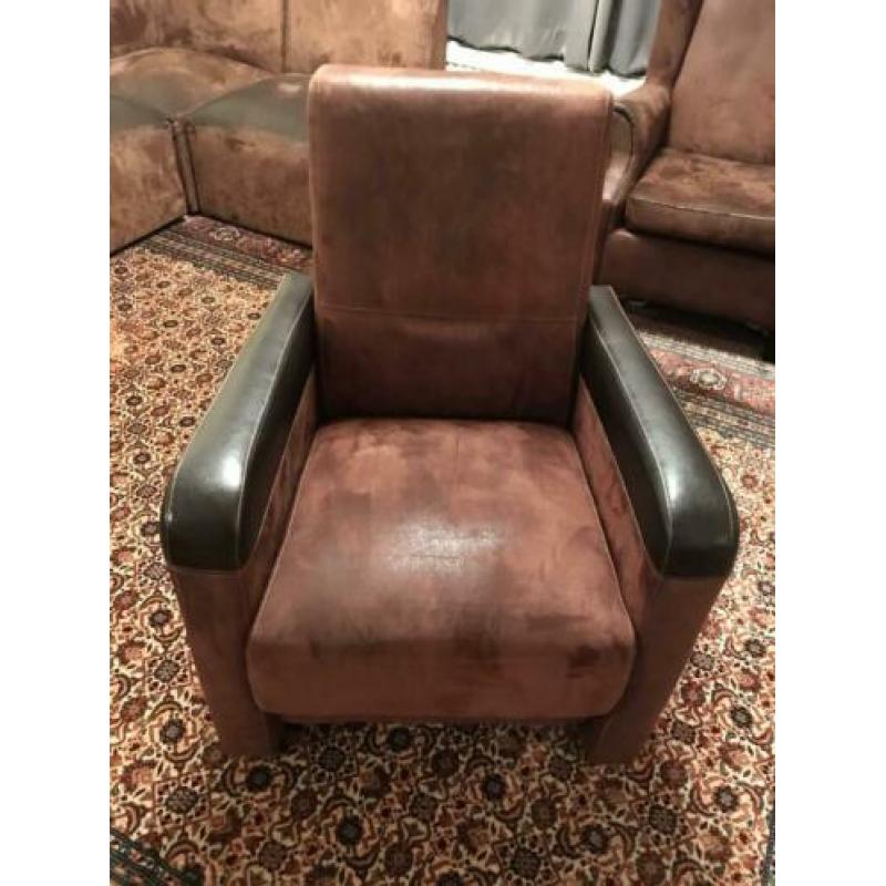 Bank bruin 8 units en hocker met 2 stoelen voor €200