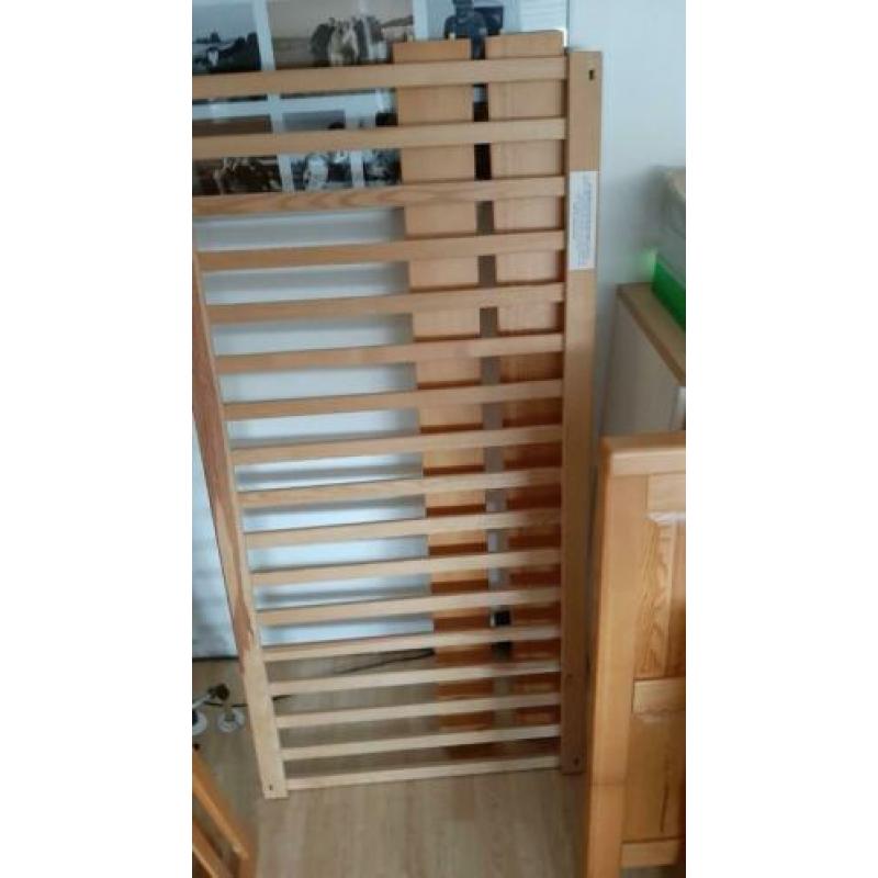 Kinderbedje. Afm 120x70 cm.
