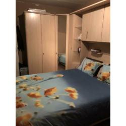 Complete slaapkamer met mega opbergruimte!