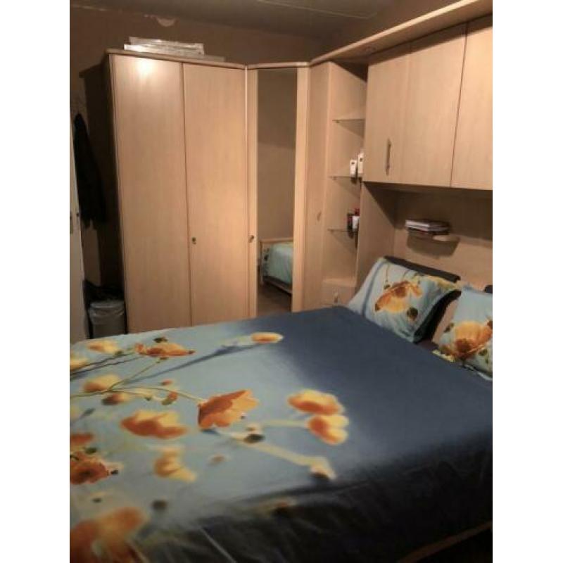 Complete slaapkamer met mega opbergruimte!