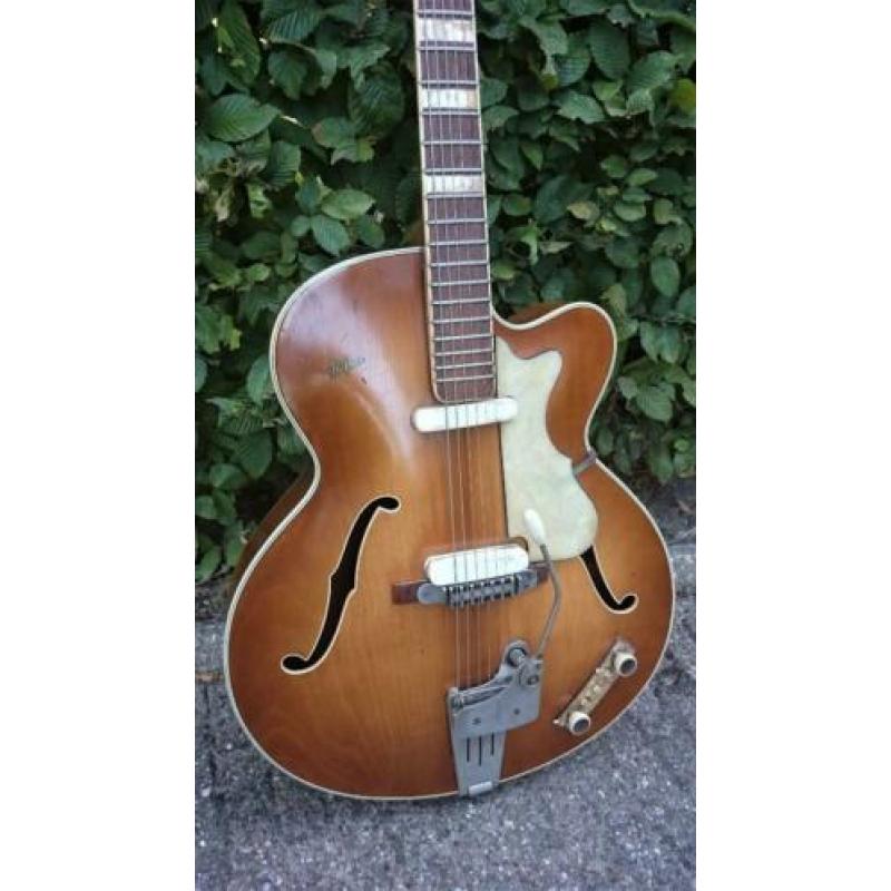 Höfner archtop 4550/S/E2 uit 1960