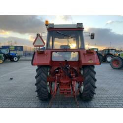 International 745 XL met fronthef&pto