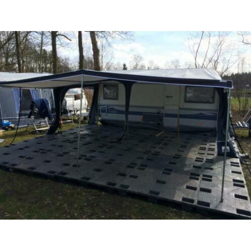 Stapelbare kunststof pallets voor voortent vlonder