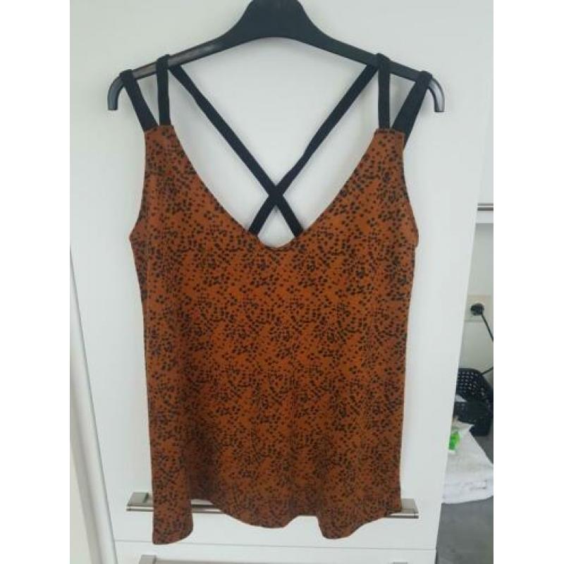 Top met print en zwarte bandjes maat 42 NIEUW