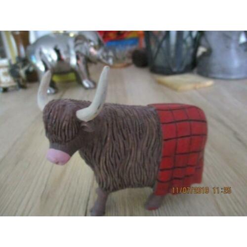 Beeld stier 10 x 4 x 9 cm hoog steensoort