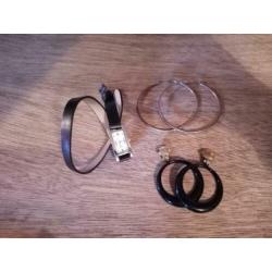 Gratis horloge, oorbellen ringen en clip oorbellen