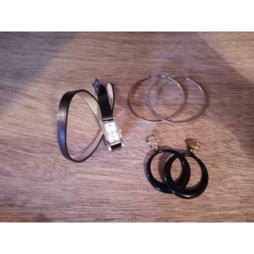 Gratis horloge, oorbellen ringen en clip oorbellen