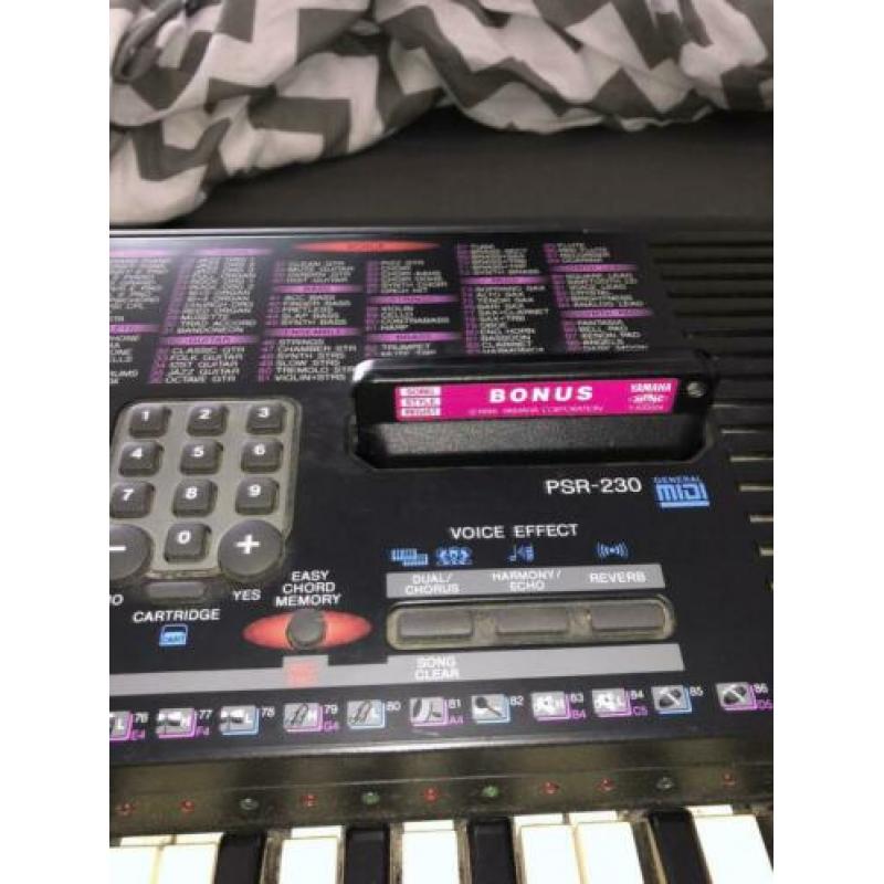 Yamaha keyboard (piano)
