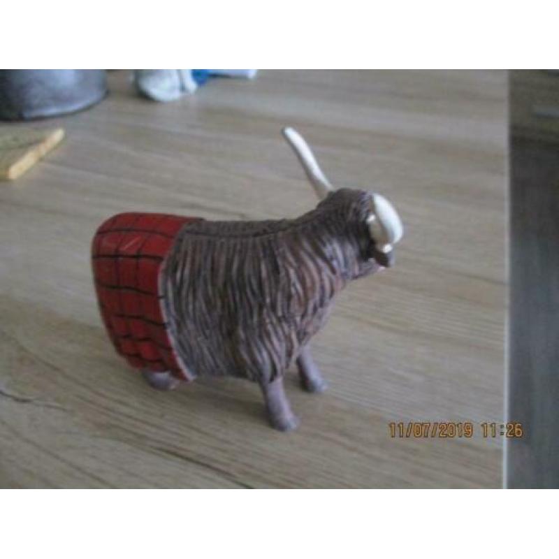 Beeld stier 10 x 4 x 9 cm hoog steensoort