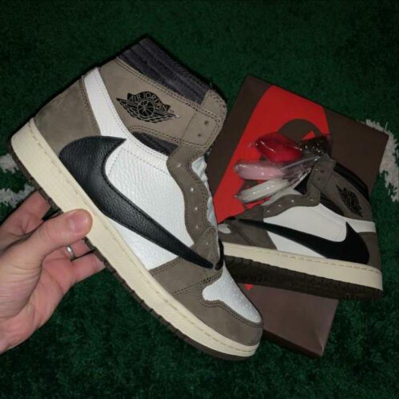Nike Air Jordan 1 Travis Scott 44