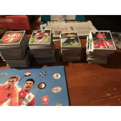 Heel veel dichte pakjes ( 2 complete dozen) en 3 albums.
