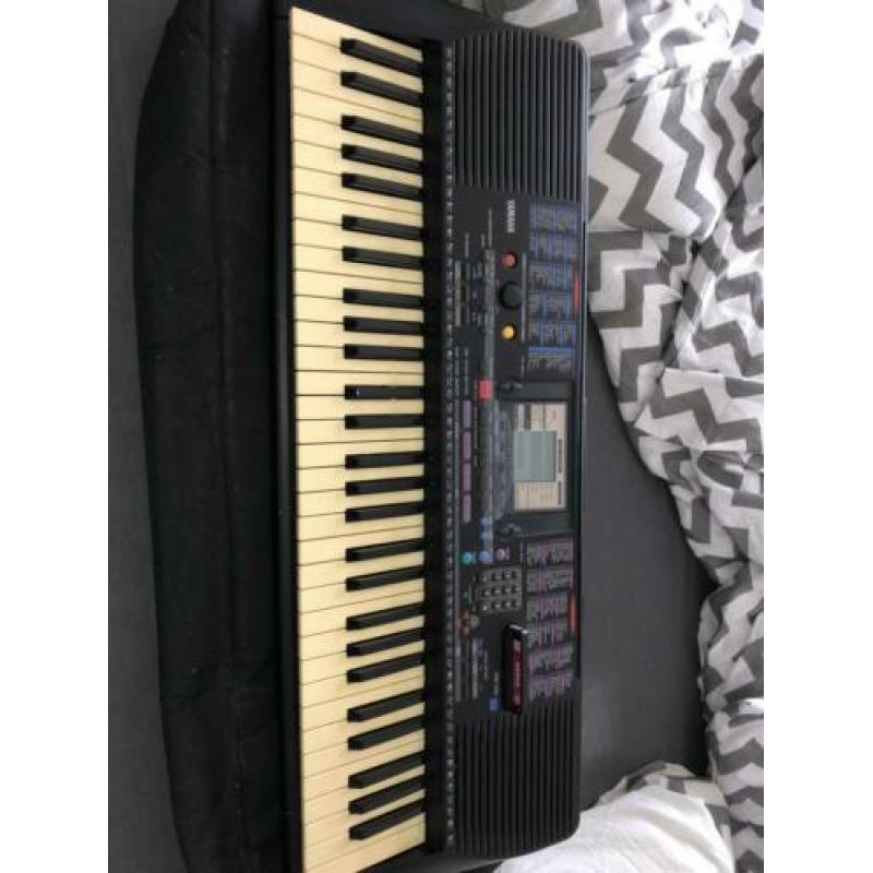 Yamaha keyboard (piano)