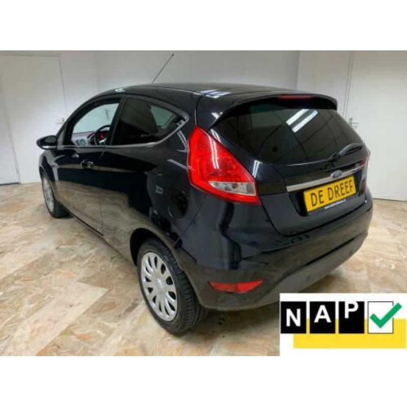 Ford Fiesta 1.4 Titanium ZONDAG ' s open van 12-tot 17 uur