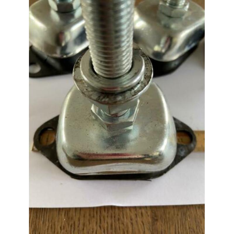 Motorsteun plus stift (shore 65) 4 stuks.
