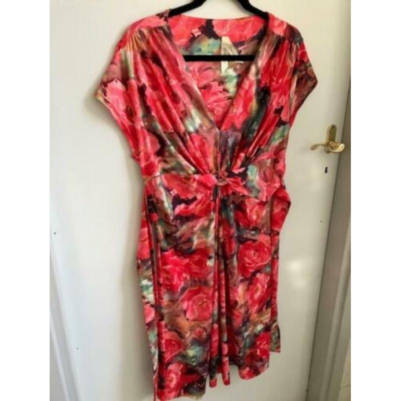 Summum zomerjurk koraal-rood- zwart maat L 42