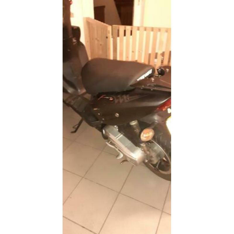 Scooter moet nu weg!