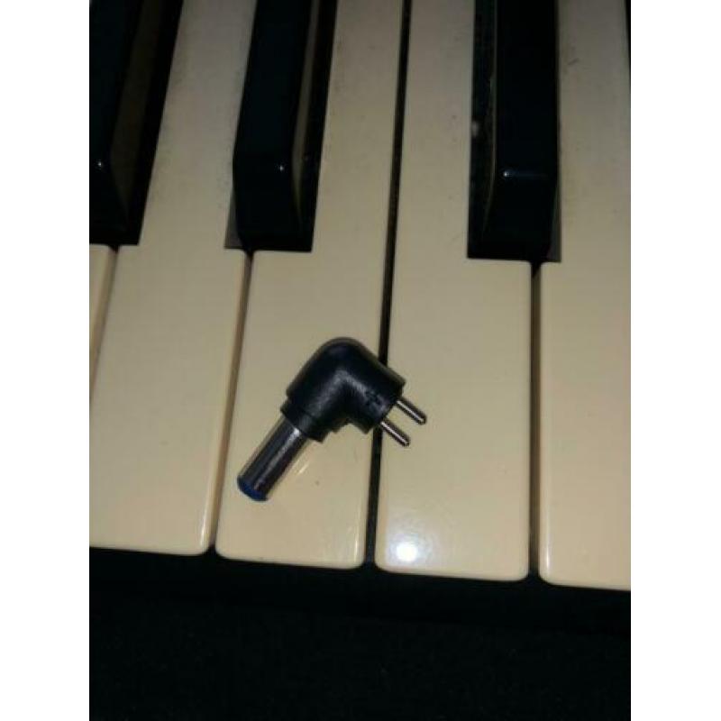 Yamaha keyboard (piano)