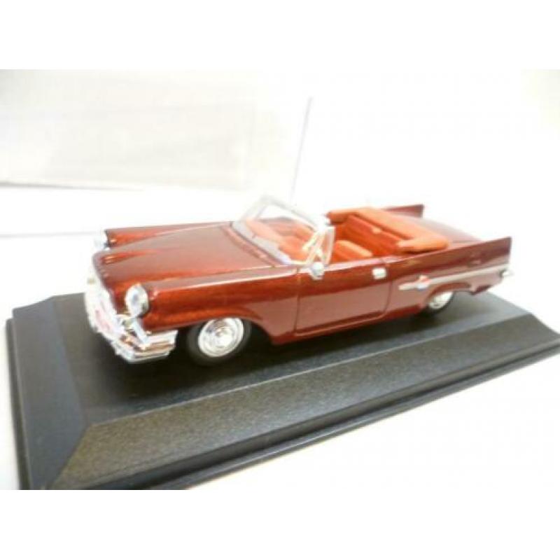 New Ray Chrysler 300E 1959 nieuw in doos 1:43 modelauto.