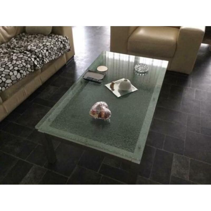 Tafel en stoelen