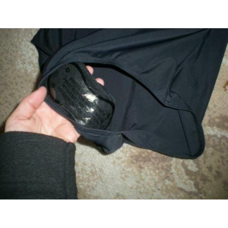 NIEUW zwart met klip badpak 42 L