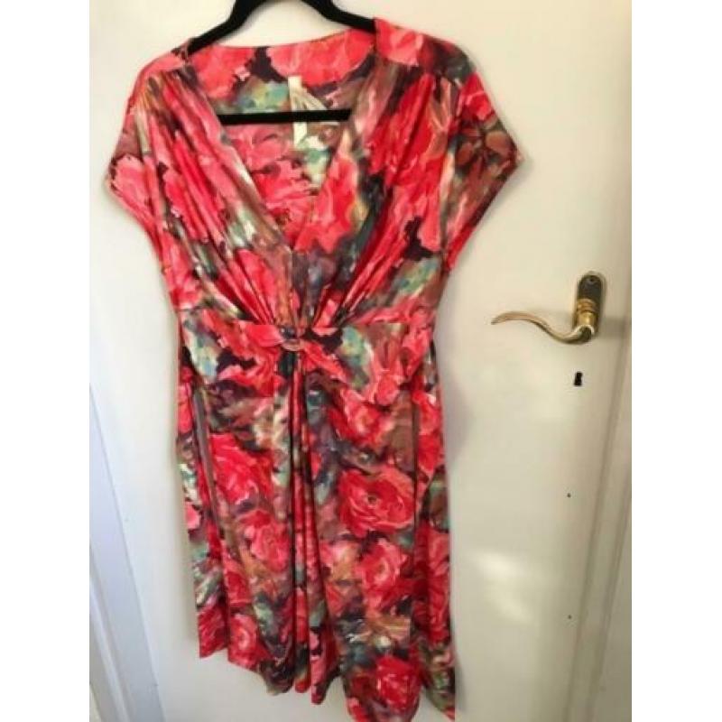 Summum zomerjurk koraal-rood- zwart maat L 42