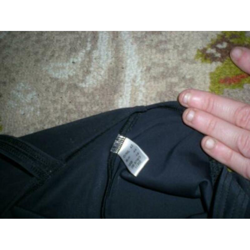 NIEUW zwart met klip badpak 42 L