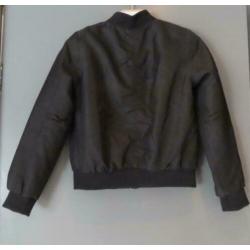 zwart jack met gouden risten maat 164