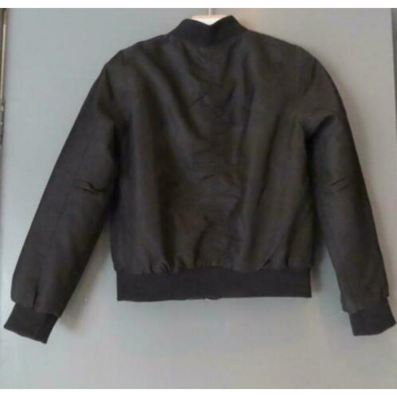 zwart jack met gouden risten maat 164