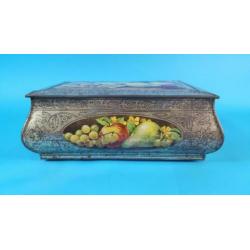 Vintage brocante metalen blik met fruit stilleven. 6C6