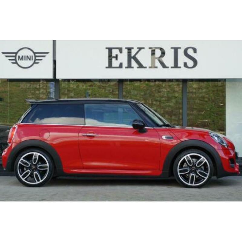 MINI 3-deurs Cooper JCW Chili + Wired + Pano (bj 2018)