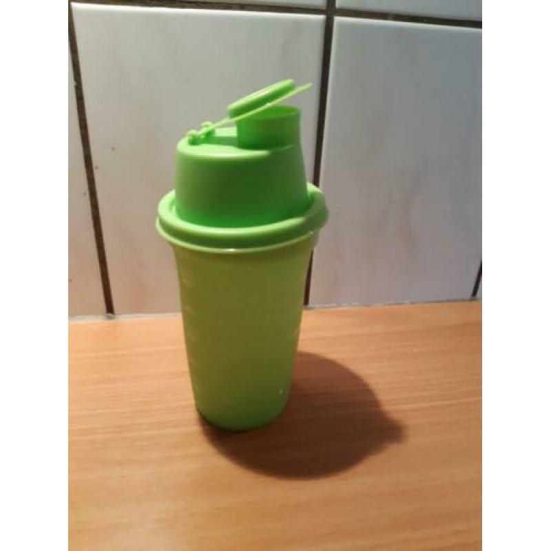 shaker 350 ml (D9) zgan 7,50 als nieuw (D9)