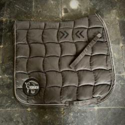Eskadron platinum glossy dressuur back on track bruin