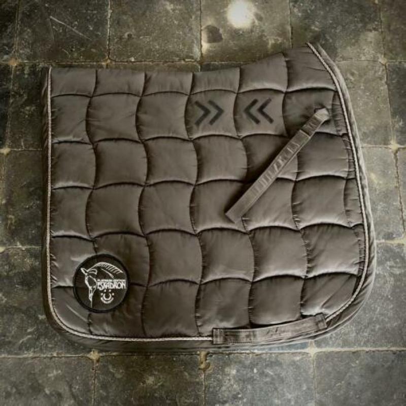 Eskadron platinum glossy dressuur back on track bruin