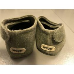 Lodger leren babyslofjes maat 19