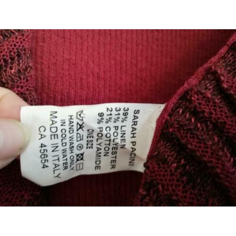 Mooi, rood vestje/wikkeltje van Sarah Pacini