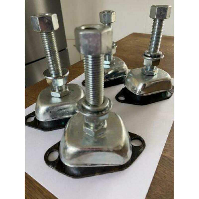 Motorsteun plus stift (shore 65) 4 stuks.