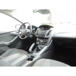 Ford Focus 1.0 EcoBoost 5drs Titanium (park assist,xenon,ada