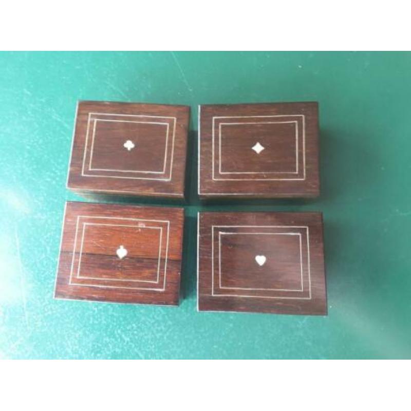 Vier antieke kleine houten palissander kistjes, doosjes