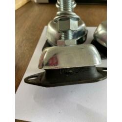 Motorsteun plus stift (shore 65) 4 stuks.